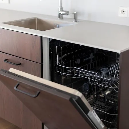 Sunny, Peaceful & Spacious By Urban Rent Апартаменты *