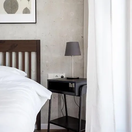 Sunny, Peaceful & Spacious By Urban Rent *