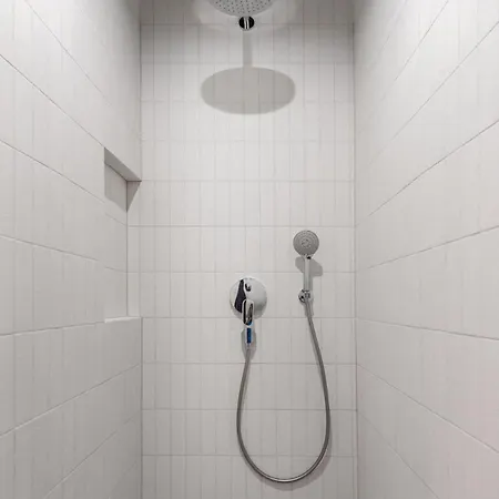 Апартаменты Sunny, Peaceful & Spacious By Urban Rent