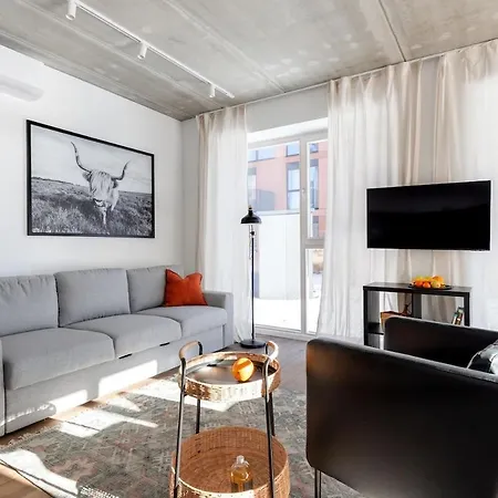 Sunny, Peaceful & Spacious By Urban Rent