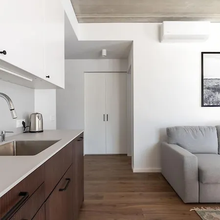 Sunny, Peaceful & Spacious By Urban Rent