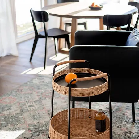Sunny, Peaceful & Spacious By Urban Rent * Вильнюс