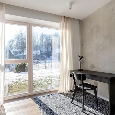 Sunny, Peaceful & Spacious By Urban Rent *