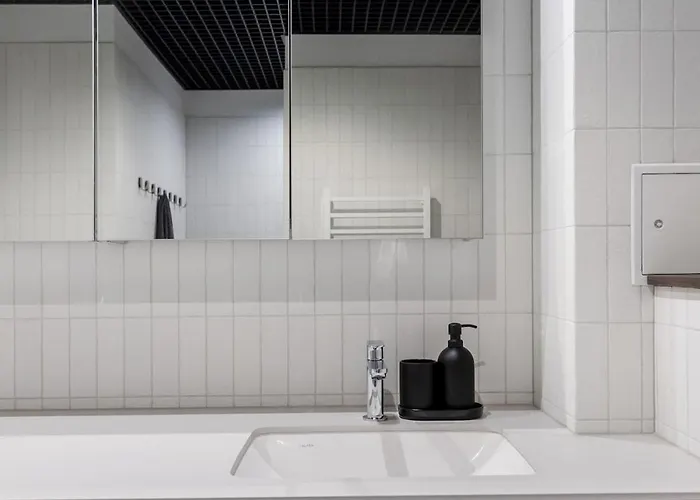 Sunny, Peaceful & Spacious By Urban Rent ヴィリニュス