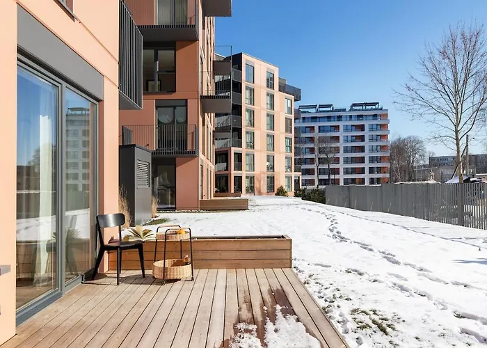 Sunny, Peaceful & Spacious By Urban Rent *