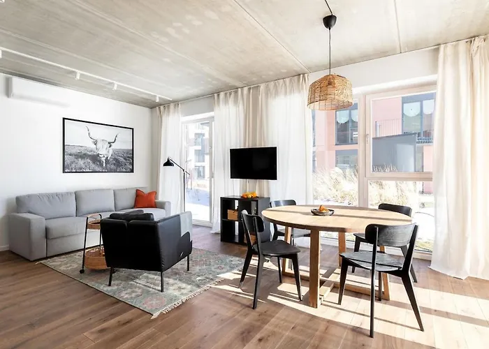 Sunny, Peaceful & Spacious By Urban Rent