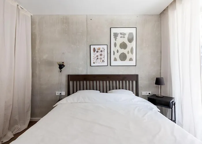 Sunny, Peaceful & Spacious By Urban Rent