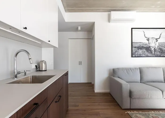 Sunny, Peaceful & Spacious By Urban Rent