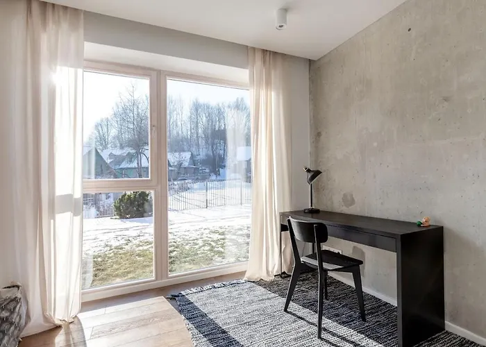 Sunny, Peaceful & Spacious By Urban Rent *