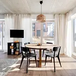 Sunny, Peaceful & Spacious By Urban Rent アパート ヴィリニュス
