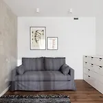 Sunny, Peaceful & Spacious By Urban Rent * ヴィリニュス
