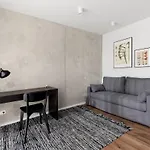 アパート Sunny, Peaceful & Spacious By Urban Rent