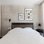 Sunny, Peaceful & Spacious By Urban Rent