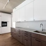アパート Sunny, Peaceful & Spacious By Urban Rent