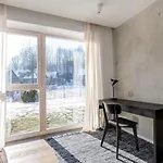 Sunny, Peaceful & Spacious By Urban Rent *