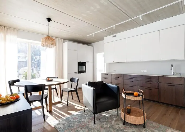 Apartment Sunny, Peaceful & Spacious By Urban Rent *