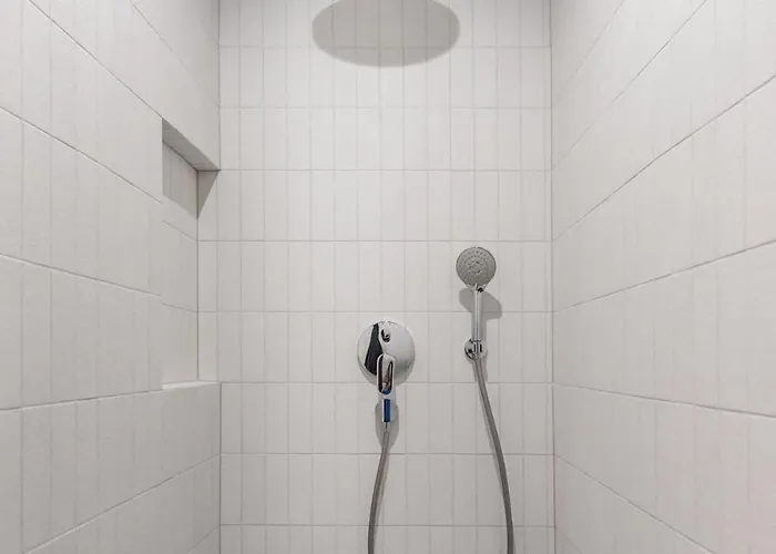 Apartment Sunny, Peaceful & Spacious By Urban Rent