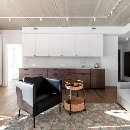 Sunny, Peaceful & Spacious By Urban Rent *