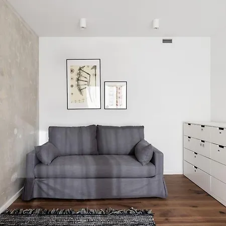 Sunny, Peaceful & Spacious By Urban Rent * 维尔纽斯