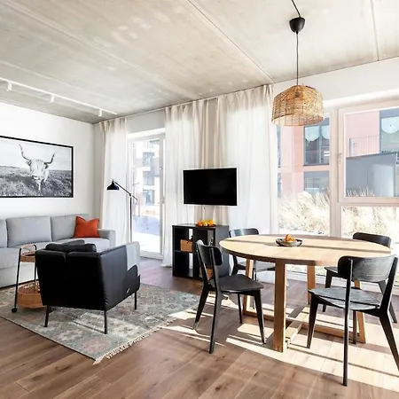 Sunny, Peaceful & Spacious By Urban Rent