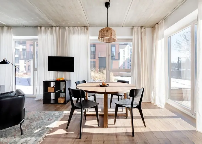 Sunny, Peaceful & Spacious By Urban Rent דירה וילנה