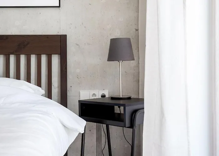 Sunny, Peaceful & Spacious By Urban Rent *