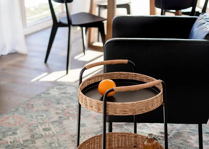 Sunny, Peaceful & Spacious By Urban Rent * וילנה