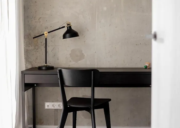 Sunny, Peaceful & Spacious By Urban Rent