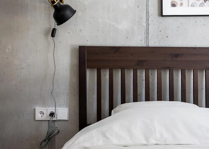 Sunny, Peaceful & Spacious By Urban Rent דירה *